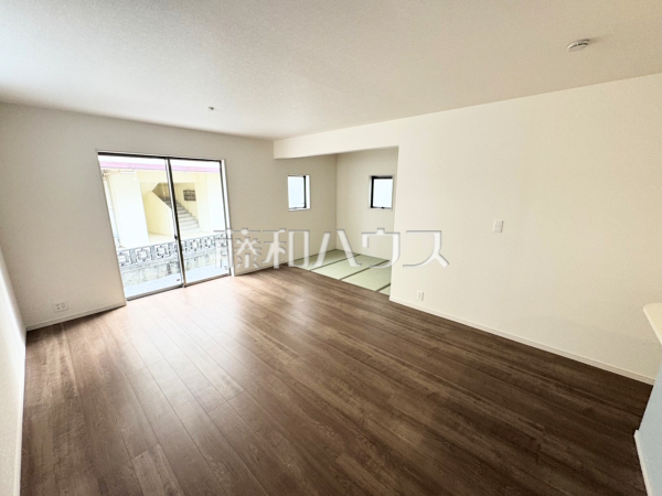 2号棟 リビング 【沖縄市南桃原4丁目】 2号棟 リビング 【沖縄市南桃原4丁目】