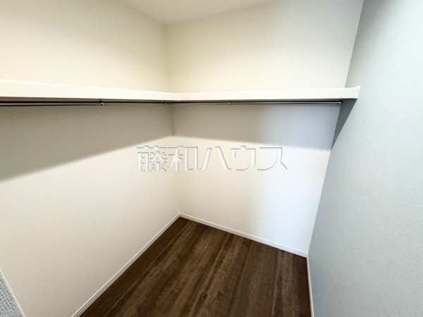 2号棟 ウォークインクローゼット 【沖縄市南桃原4丁目】 2号棟 ウォークインクローゼット 【沖縄市南桃原4丁目】