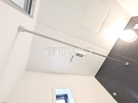 4号棟 浴室乾燥機 【西東京市住吉町1丁目】 雨の日の強い味方!浴室換気乾燥機付きユニットバスで洗濯物が乾かせます。/撮影日2026/04/10