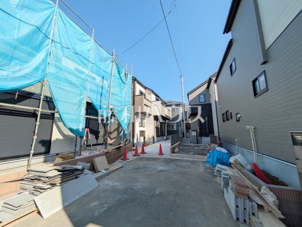 接道状況および現場風景 【東村山市秋津町4丁目】 接道状況および現場風景 【東村山市秋津町4丁目】