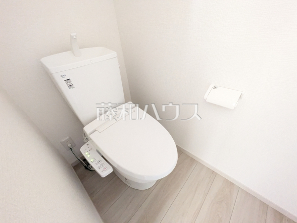 温水洗浄機能付きトイレで清潔にご使用いただけます。 【和光市新倉2丁目】 温水洗浄機能付きトイレで清潔にご使用いただけます。 【和光市新倉2丁目】