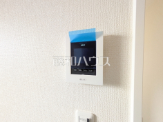 3号棟 防犯に役立つTVモニター付インターフォン訪問者がわかるTVモニター付インターホンは、お子様のお留守番にも活躍するかも?! 3号棟 防犯に役立つTVモニター付インターフォン訪問者がわかるTVモニター付インターホンは、お子様のお留守番にも活躍するかも?!