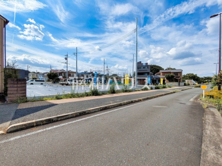 接道状況および現場風景 【西東京市中町6丁目】 見学はしたいけど、なかなか時間が取れない・・・そんな方に出勤前や仕事終わりにマイホームを見学できるサポートをいたします。 /撮影日2026/08/20