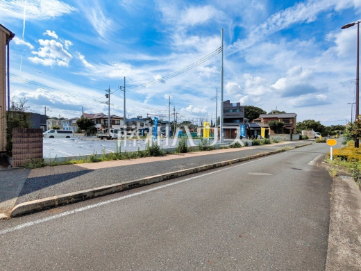 接道状況および現場風景 【西東京市中町6丁目】 見学はしたいけど、なかなか時間が取れない・・・そんな方に出勤前や仕事終わりにマイホームを見学できるサポートをいたします。