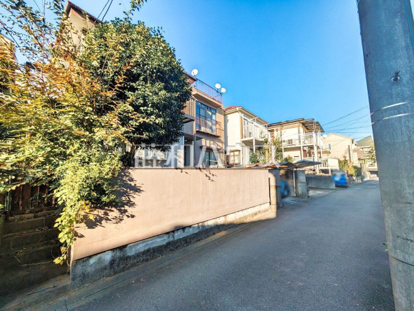 接道状況および現場風景(現況:古屋有) 【東久留米市野火止3丁目】 物件の事、諸費用の事など、小さな疑問もお気軽にご連絡・ご相談下さい。 接道状況および現場風景(現況:古屋有) 【東久留米市野火止3丁目】 物件の事、諸費用の事など、小さな疑問もお気軽にご連絡・ご相談下さい。