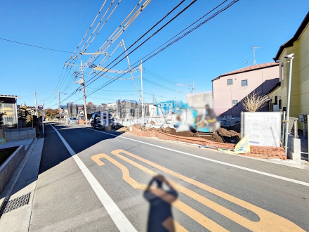 接道状況および現場風景 【東村山市久米川町2丁目】 物件の事、諸費用の事など、小さな疑問もお気軽にご連絡・ご相談下さい。/撮影日2025/12/04