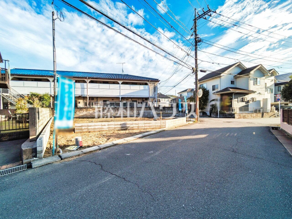 接道状況および現場風景 【日野市南平6丁目】 整備された街区、近隣に広がる美しい自然たち。空間のみのこだわりだけではなく、ここに暮らす方々にとって素敵な環境や快適な暮らしを実現します。 接道状況および現場風景 【日野市南平6丁目】 整備された街区、近隣に広がる美しい自然たち。空間のみのこだわりだけではなく、ここに暮らす方々にとって素敵な環境や快適な暮らしを実現します。