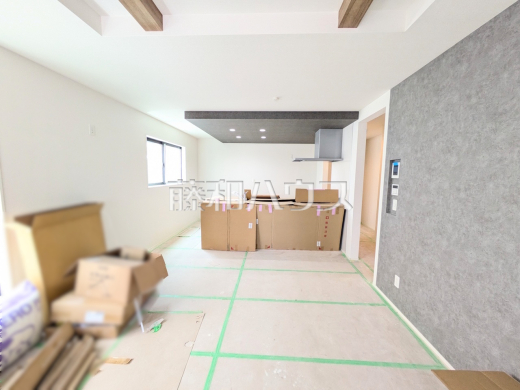 リビング 【東村山市秋津町2丁目】