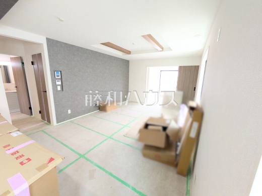 リビング 【東村山市秋津町2丁目】