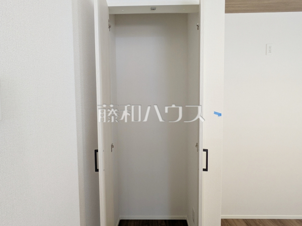 5号棟 収納 【日野市大字上田】
パントリーに調味料や食品をまとめてストックする事で、賞味期限等も上手に管理できます。 5号棟 収納 【日野市大字上田】
パントリーに調味料や食品をまとめてストックする事で、賞味期限等も上手に管理できます。