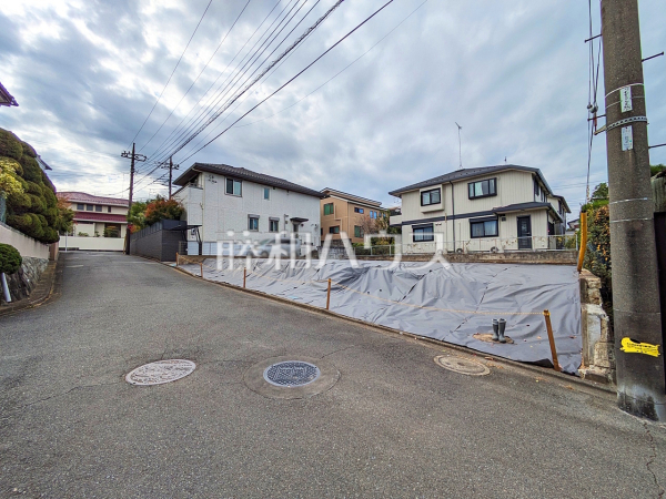 接道状況および現場風景 【多摩市桜ヶ丘4丁目】 接道状況および現場風景 【多摩市桜ヶ丘4丁目】