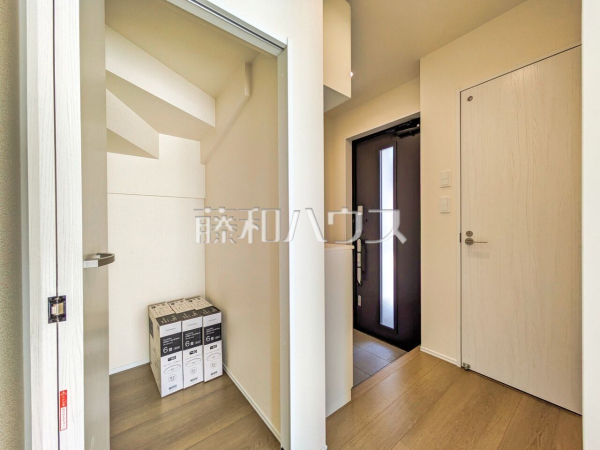 収納 【志木市中宗岡2丁目】 階段下に設けた収納で、かさばるものもスッキリ 収納 【志木市中宗岡2丁目】 階段下に設けた収納で、かさばるものもスッキリ