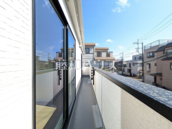 バルコニー 【志木市中宗岡2丁目】) 南向きのバルコニーは日差しもたっぷり注ぎ、お洗濯物もよく乾きます。 バルコニー 【志木市中宗岡2丁目】) 南向きのバルコニーは日差しもたっぷり注ぎ、お洗濯物もよく乾きます。