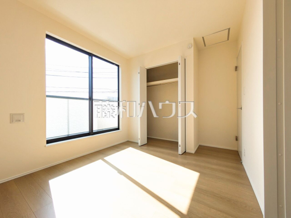 居室 【志木市中宗岡2丁目】 全居室2面採光で明るいお部屋 居室 【志木市中宗岡2丁目】 全居室2面採光で明るいお部屋