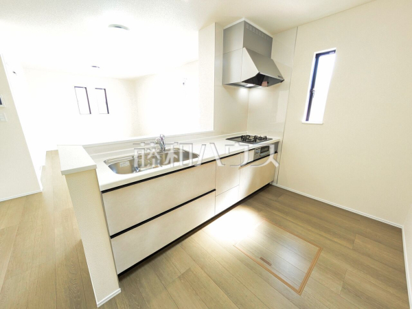 会話の弾む対面キッチンは自然とご家族の中心に。家族団らんの時間が増えることでしょう。 【志木市中宗岡2丁目】 会話の弾む対面キッチンは自然とご家族の中心に。家族団らんの時間が増えることでしょう。 【志木市中宗岡2丁目】