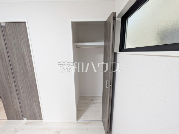 着たいお洋服をサッと取り出せて便利なクローゼット収納。 【新座市池田5丁目】 着たいお洋服をサッと取り出せて便利なクローゼット収納。 【新座市池田5丁目】