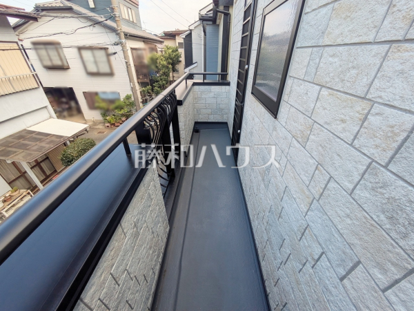 奥行きのあるバルコニー!お洗濯物の多い日でもいっきに干せますね。 【新座市池田5丁目】 奥行きのあるバルコニー!お洗濯物の多い日でもいっきに干せますね。 【新座市池田5丁目】