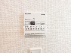 24時間換気システム 24時間換気システムにより、花粉・PM2.5などの微小粒子物質の侵入を防ぎ、快適な室内を保ちます。
24時間換気システム 24時間換気システムにより、花粉・PM2.5などの微小粒子物質の侵入を防ぎ、快適な室内を保ちます。