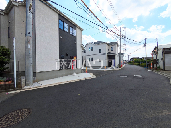 接道状況および現場風景 【新座市石神4丁目】ぜひ実物をご覧いただきたく思います。喜んでご案内いたしますのでお気軽にお問合せ下さい。 接道状況および現場風景 【新座市石神4丁目】ぜひ実物をご覧いただきたく思います。喜んでご案内いたしますのでお気軽にお問合せ下さい。