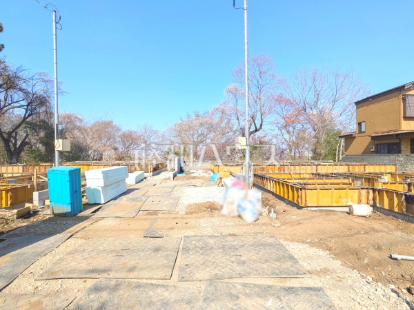 現場風景 【日野市日野本町3丁目】同時期に生活をスタートさせるご家族の多い分譲地は、困ったときも心強い存在になりそうですね! 現場風景 【日野市日野本町3丁目】同時期に生活をスタートさせるご家族の多い分譲地は、困ったときも心強い存在になりそうですね!