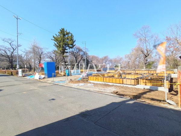 接道状況および現場風景 【日野市日野本町3丁目】前面道路約6mなので、運転が少し苦手な方でも運転・駐車がしやすそうですね。 接道状況および現場風景 【日野市日野本町3丁目】前面道路約6mなので、運転が少し苦手な方でも運転・駐車がしやすそうですね。