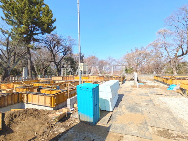 2号棟 外観 【日野市日野本町3丁目】道路から奥まった住まいは、車や人通りも気にならずプライバシーの確保された住空間を保つことができます。 2号棟 外観 【日野市日野本町3丁目】道路から奥まった住まいは、車や人通りも気にならずプライバシーの確保された住空間を保つことができます。