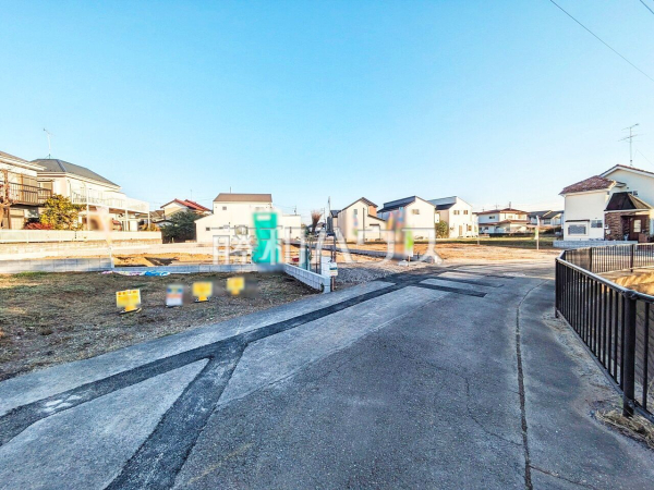 接道状況および現場風景 【所沢市大字久米】 建物のプレゼンをさせていただきますので、実際の完成イメージを思い描いていただくことができます。お気軽にお問合せ下さい。 接道状況および現場風景 【所沢市大字久米】 建物のプレゼンをさせていただきますので、実際の完成イメージを思い描いていただくことができます。お気軽にお問合せ下さい。