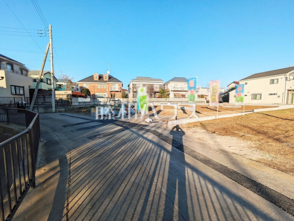 接道状況および現場風景 【所沢市大字久米】 見学はしたいけど、なかなか時間が取れない・・・そんな方に出勤前や仕事終わりにマイホームを見学できるサポートをいたします。 接道状況および現場風景 【所沢市大字久米】 見学はしたいけど、なかなか時間が取れない・・・そんな方に出勤前や仕事終わりにマイホームを見学できるサポートをいたします。