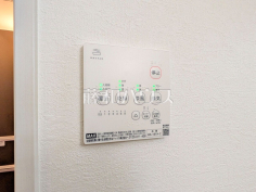 24時間換気システム 24時間換気システムにより、花粉・PM2.5などの微小粒子物質の侵入を防ぎ、快適な室内を保ちます 24時間換気システム 24時間換気システムにより、花粉・PM2.5などの微小粒子物質の侵入を防ぎ、快適な室内を保ちます