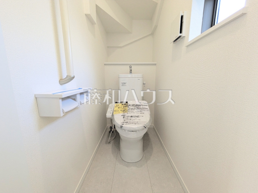 F号棟 トイレ 【府中市日新町3丁目】