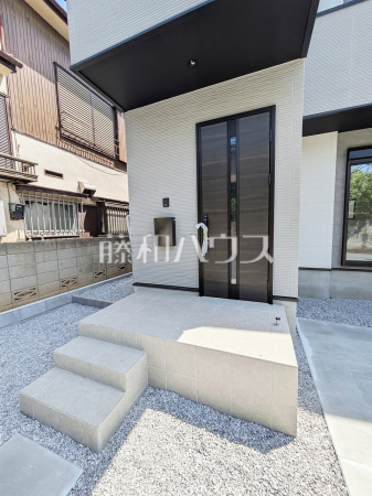 1号棟 玄関 【調布市緑ケ丘1丁目】 1号棟 玄関 【調布市緑ケ丘1丁目】