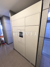 宅配ボックス 【朝日シティパリオ高井戸 】玄関には不在時でも荷物が受け取れる宅配ボックスがございます。 宅配ボックス 【朝日シティパリオ高井戸 】玄関には不在時でも荷物が受け取れる宅配ボックスがございます。