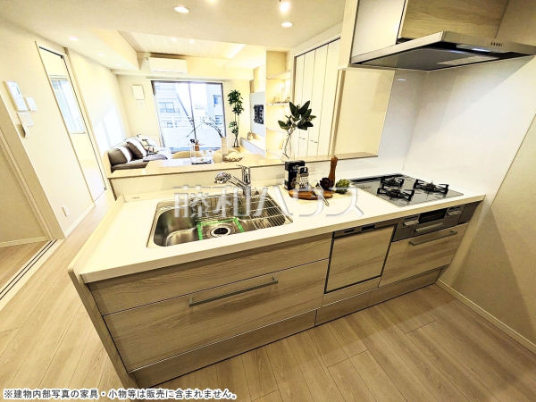 キッチン/使いやすくスタイリッシュなシステムキッチンには、毎日お使いになる方の視点が存分に活かされています。 【クラッシィハウス浜田山】 キッチン/使いやすくスタイリッシュなシステムキッチンには、毎日お使いになる方の視点が存分に活かされています。 【クラッシィハウス浜田山】