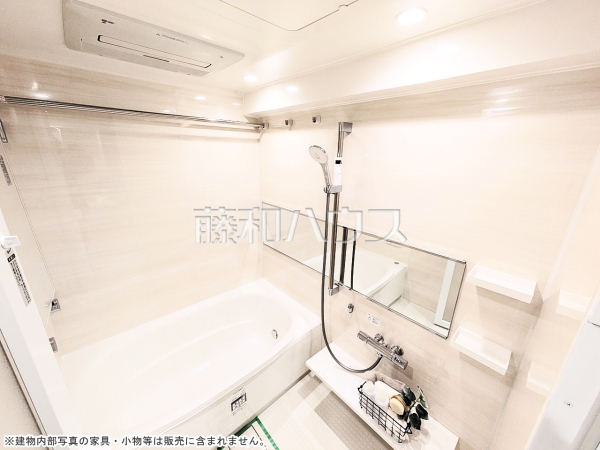 浴室/一日の疲れを癒してくれるバスルームは、ゆったりと半身浴をしながら読書を楽しんだりお子様と一緒に入浴したりと寛げる空間です。 【クラッシィハウス浜田山】 浴室/一日の疲れを癒してくれるバスルームは、ゆったりと半身浴をしながら読書を楽しんだりお子様と一緒に入浴したりと寛げる空間です。 【クラッシィハウス浜田山】