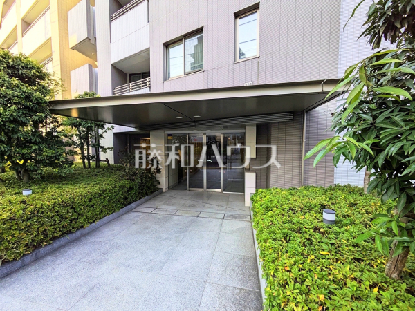 エントランス/安心のオートロック付きマンション。日々の安全を守ります! 【クラッシィハウス浜田山】 エントランス/安心のオートロック付きマンション。日々の安全を守ります! 【クラッシィハウス浜田山】