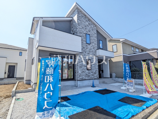 1号棟 カースペース 【日野市万願寺6丁目】
並列2台駐車可能なカースペース(車種による)は、車を置かない際には自転車を置いたり、フリースペースとしても有効活用できます。