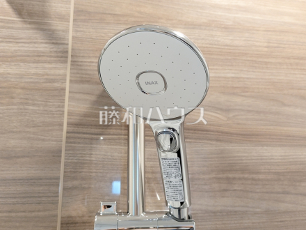 スイッチ付シャワーヘッド 浴室のシャワーは手元で止水ができるスイッチ付シャワーヘッドにより、さらに節水効果がアップします。/撮影日2026/03/12