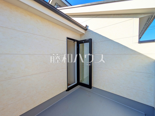 1号棟 バルコニー 【日野市万願寺6丁目】
南向きのバルコニーは日差しもたっぷり注ぎ、お洗濯物もよく乾きます。