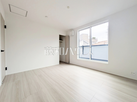 居室にはクローゼットを完備し、家具を置くスペースが確保しやすい設計がされております。 【新座市道場1丁目】/撮影日2026/03/19