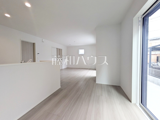 リビング 【新座市道場1丁目】