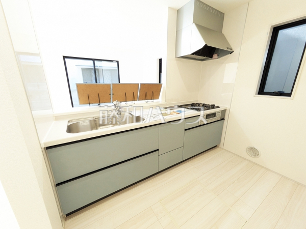 2号棟 リビングにいるご家族を見渡せる対面キッチン 【新座市畑中1丁目】 2号棟 リビングにいるご家族を見渡せる対面キッチン 【新座市畑中1丁目】