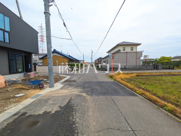 接道状況および現場風景 【岩倉市曽野町宮前】 接道状況および現場風景 【岩倉市曽野町宮前】