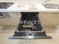 食器洗浄乾燥機 食器が出し入れしやすいスライドオープン式の食器洗浄乾燥機 食器洗浄乾燥機 食器が出し入れしやすいスライドオープン式の食器洗浄乾燥機