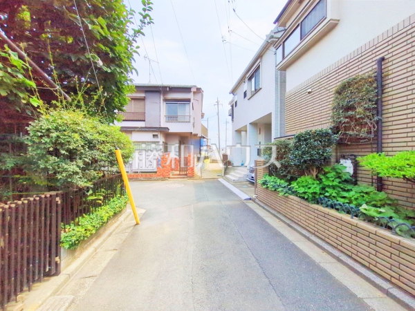 接道状況および現場風景 【朝霞市宮戸2丁目】 平日のご案内も可能です。まずはお気軽にお問合せ下さいませ。 接道状況および現場風景 【朝霞市宮戸2丁目】 平日のご案内も可能です。まずはお気軽にお問合せ下さいませ。