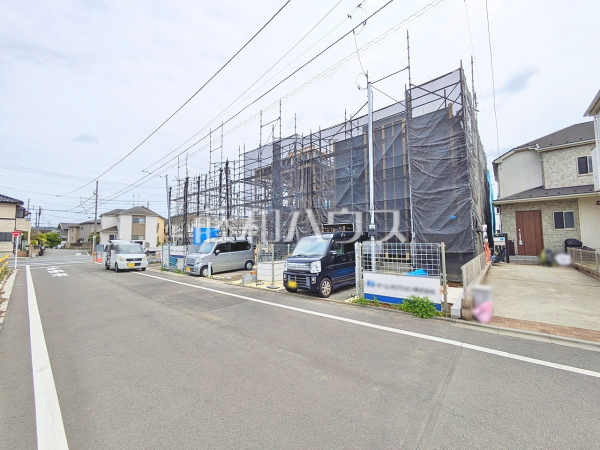 接道状況および現場風景 【日野市西平山3丁目】周囲に高い建物のないエリアのため、空が大きく感じます。 接道状況および現場風景 【日野市西平山3丁目】周囲に高い建物のないエリアのため、空が大きく感じます。