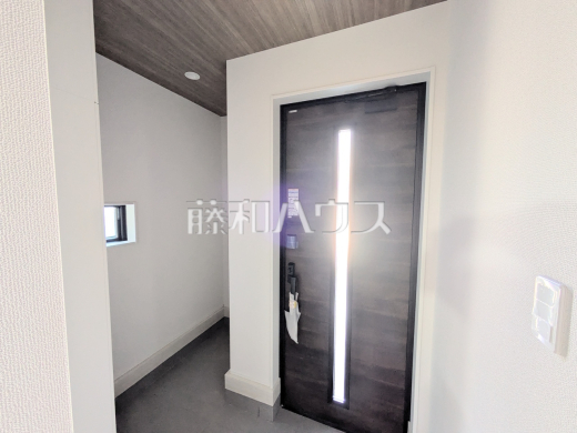 8号棟 玄関 【新座市池田4丁目】