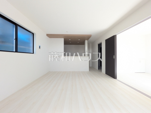 8号棟 リビング 【新座市池田4丁目】