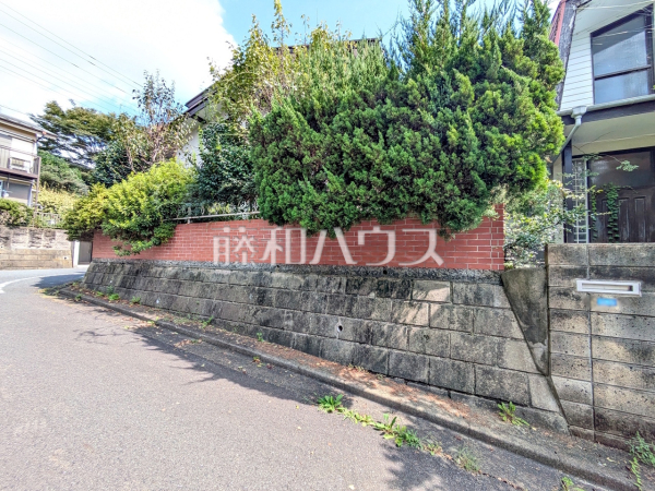 現地写真(現況:古屋あり) 【八王子市南陽台1丁目】 現地写真(現況:古屋あり) 【八王子市南陽台1丁目】