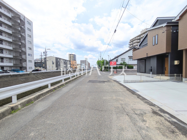 接道状況および現場風景 【春日井市乙輪町1丁目】 接道状況および現場風景 【春日井市乙輪町1丁目】