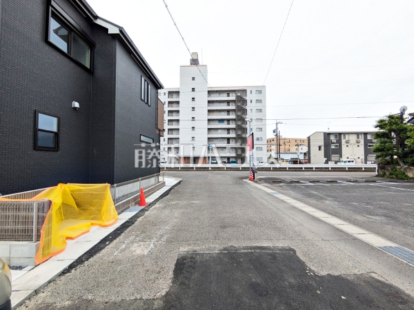 接道状況および現場風景 【春日井市乙輪町1丁目】 接道状況および現場風景 【春日井市乙輪町1丁目】